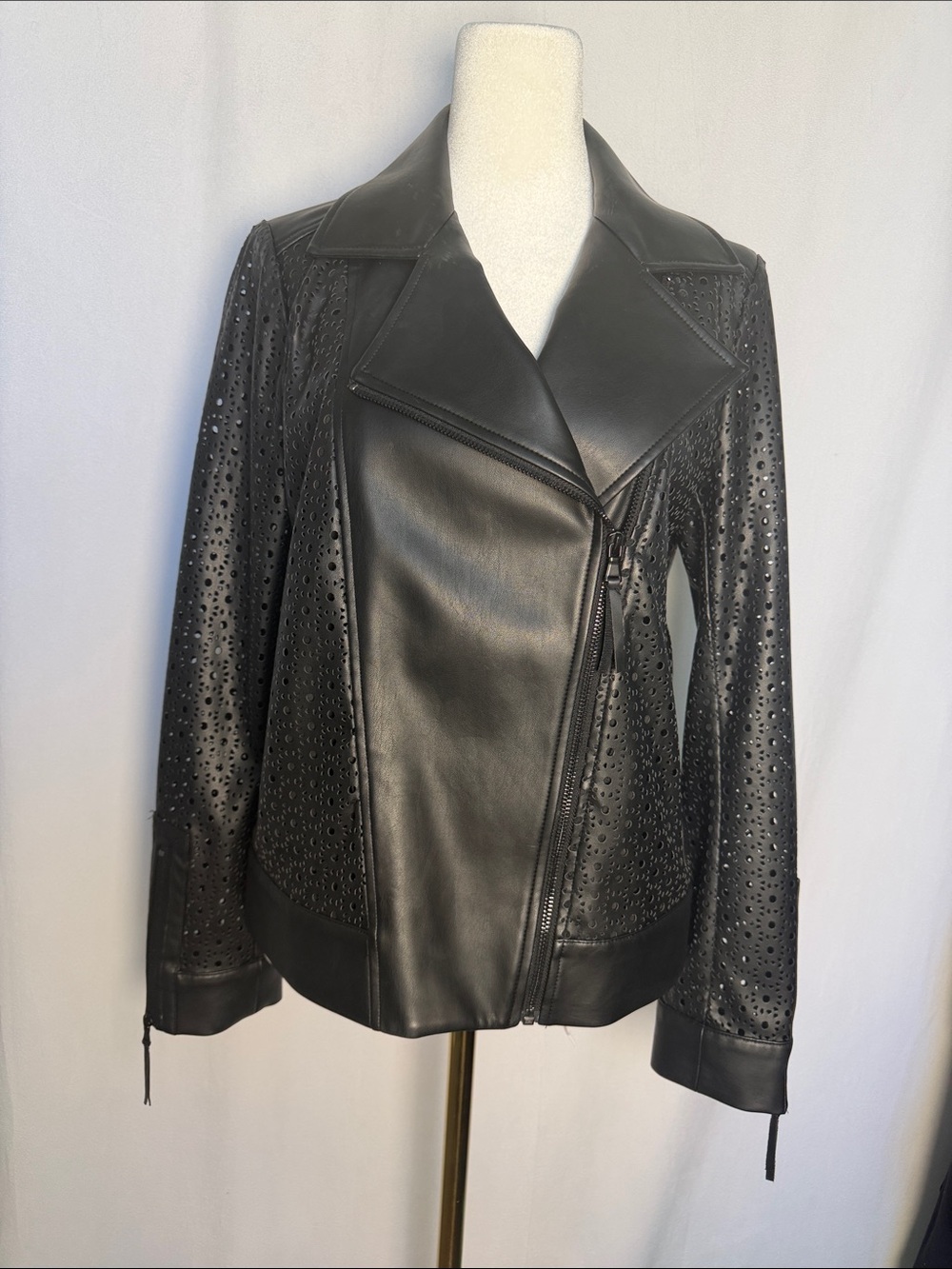 Chico's Travelers Faux Leather Laser Cut Blazer Jacket Size 6 (Chico's 0) Moto